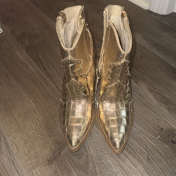 Gold croc ankle boots. New without Tags - Picture 3 of 5